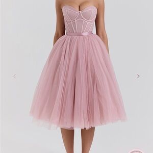 Elegant Pink Strapless Tulle Dress